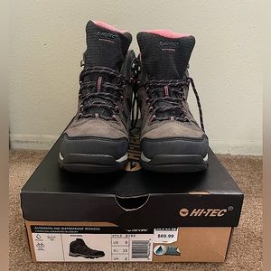 HI-TEC Gunnison Mid Waterproof hiking boots